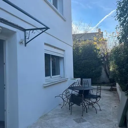 Bas De Avec Grande Piscine Apartment